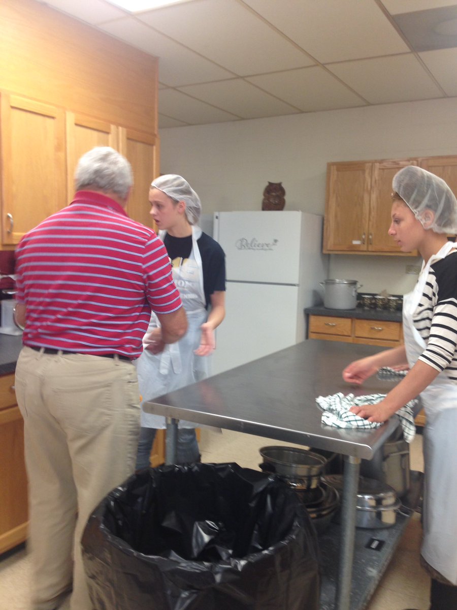 Shelle1114's tweet image. Mr. Locklear and my students working on Cupcake Wars! #crosscurriculumteaching #myctefamilyrocks @cte_lakewood @Lakewood_HS @gstone7755