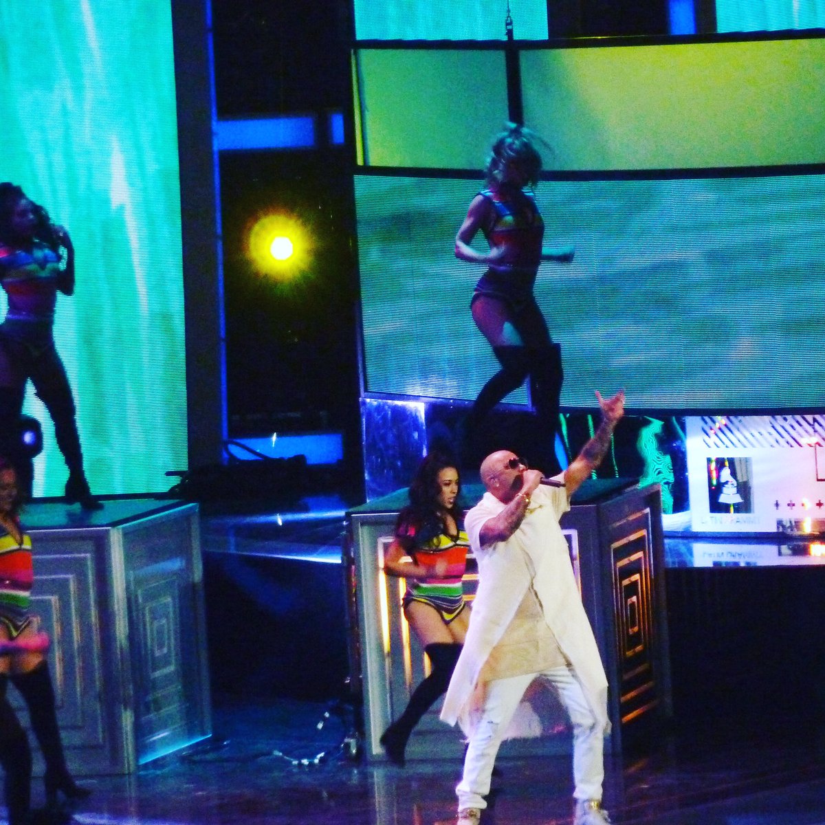 .<a href="/wisin/">W</a> llega a los <a href="/LatinGRAMMYs/">The Latin Recording Academy / Latin GRAMMYs</a> con #Vacaciones! #LatinGRAMMY