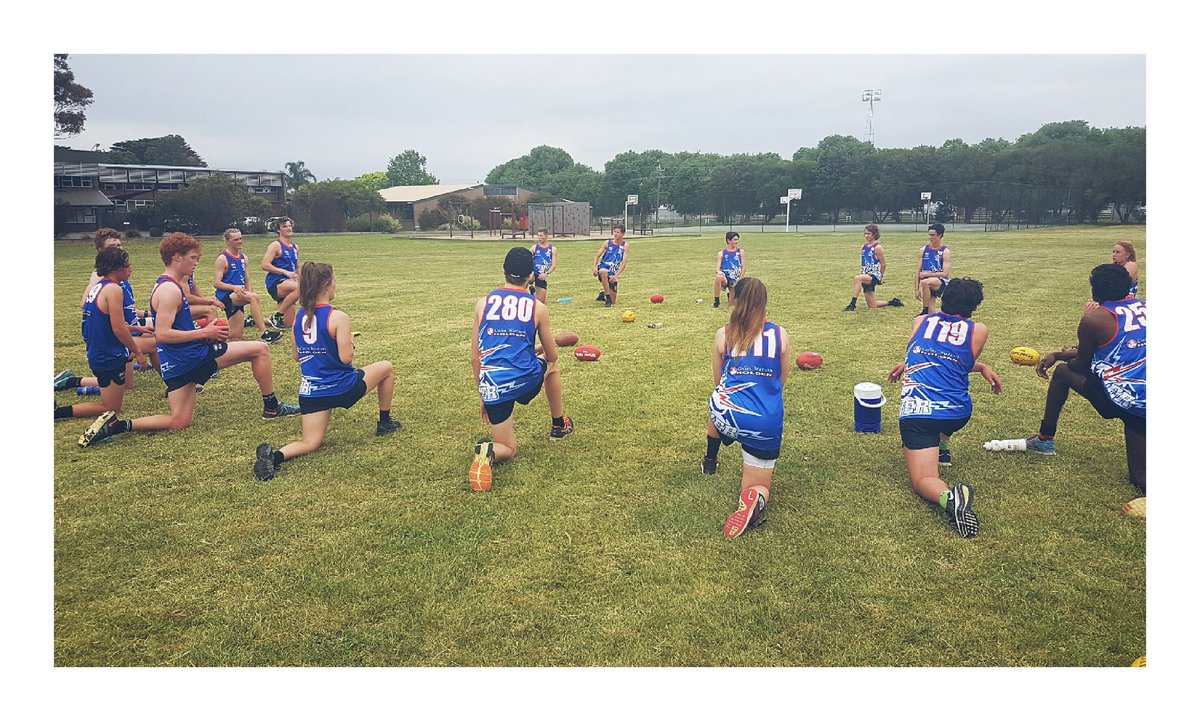 How great is this? 
@Gippsland_Power integrated U18 Girls Academy training with the U16 & U18 satellite groups #changehergame #womensfooty