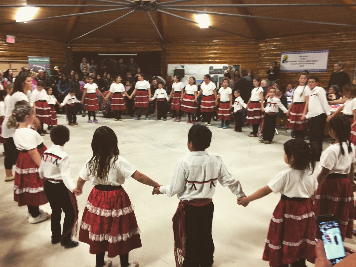 DeneLegalEagle's tweet image. Having a time celebrating our Metis relations! #Jigging #Fiddling #CommunityLove
❤️💃🏽