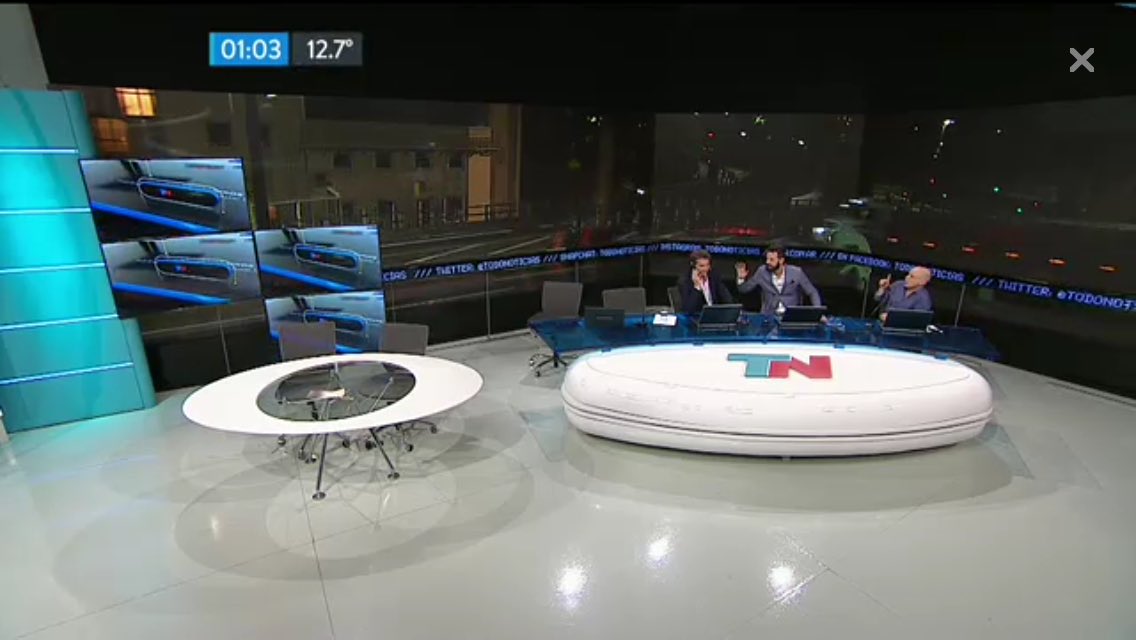 codigoscom's tweet photo. #ManequinChallenge pre y post #Paralaaa @fmercuriali @javierfabracci @riflevarela #TNdeNoche SE PASAN!! https://t.co/O2KaNHfmnb