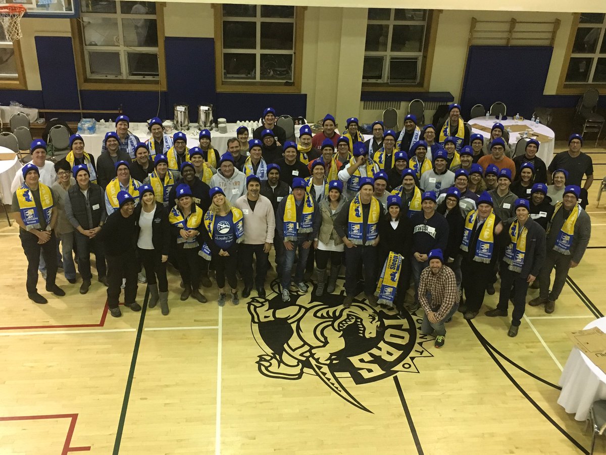 CovenantHouseTO's tweet photo. Our 2017 #ExecSleepOut execs have raised over $1 million for #homelessyouth! Ready to hit the pavement for the night. https://t.co/FlrBvhKXY8