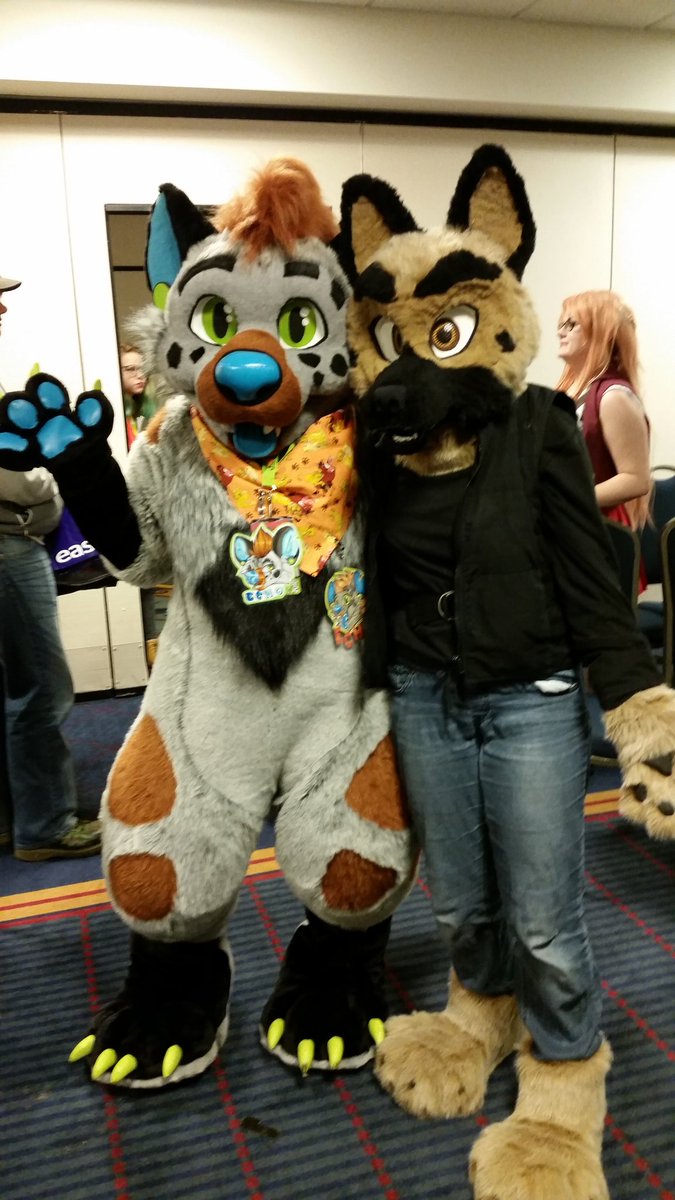 EchoHyena's tweet photo. Couple of cuties I met at #halcon2016 ^_^ https://t.co/RFXEZHIXZM