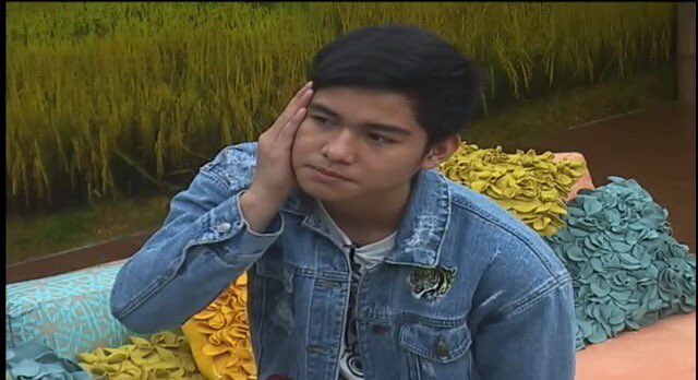 UGSyong's tweet photo. Teens lang nasa loob. Andun sa may pool area regulars nagplaplano. #PBB #PBB3rdLuckySun #YongUpdates
BB YONG to 2366 https://t.co/YqHKrKp5ad