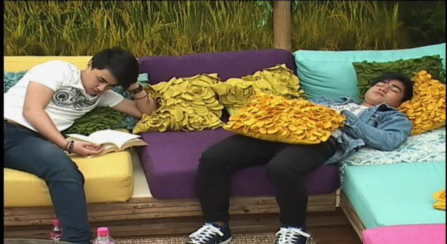 UGSyong's tweet photo. Teens lang nasa loob. Andun sa may pool area regulars nagplaplano. #PBB #PBB3rdLuckySun #YongUpdates
BB YONG to 2366 https://t.co/YqHKrKp5ad