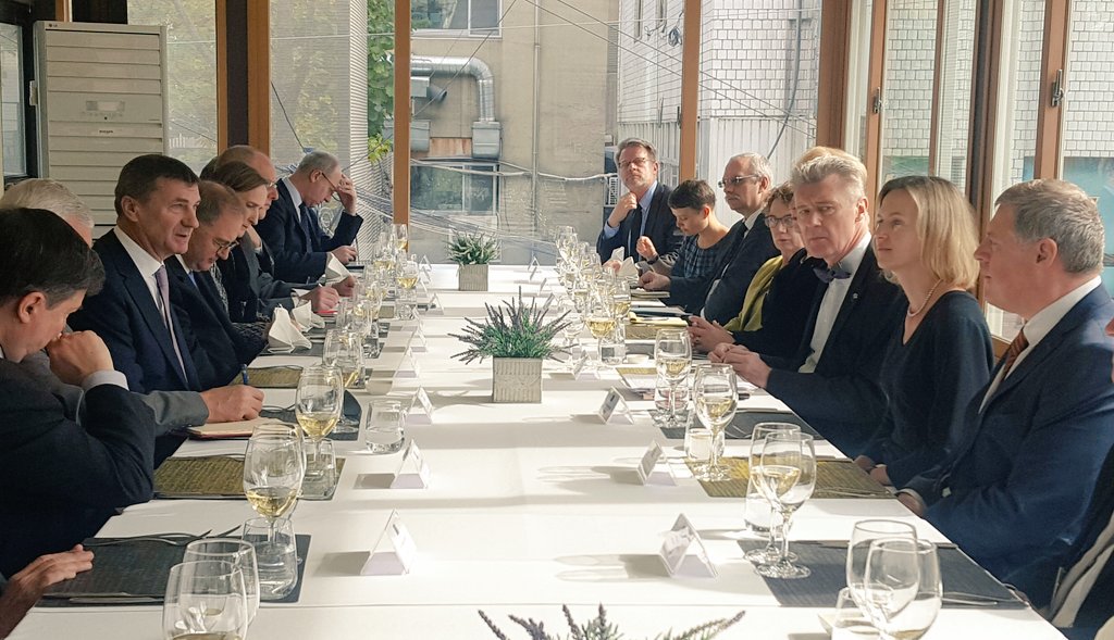 In an atmospheric Italian resto in Seoul VP <a href="/Ansip_EU/">Andrus Ansip</a> briefed EU HoMs on #DigitalEurope #5G &amp; our cooperation w Korean partners #EUinKorea