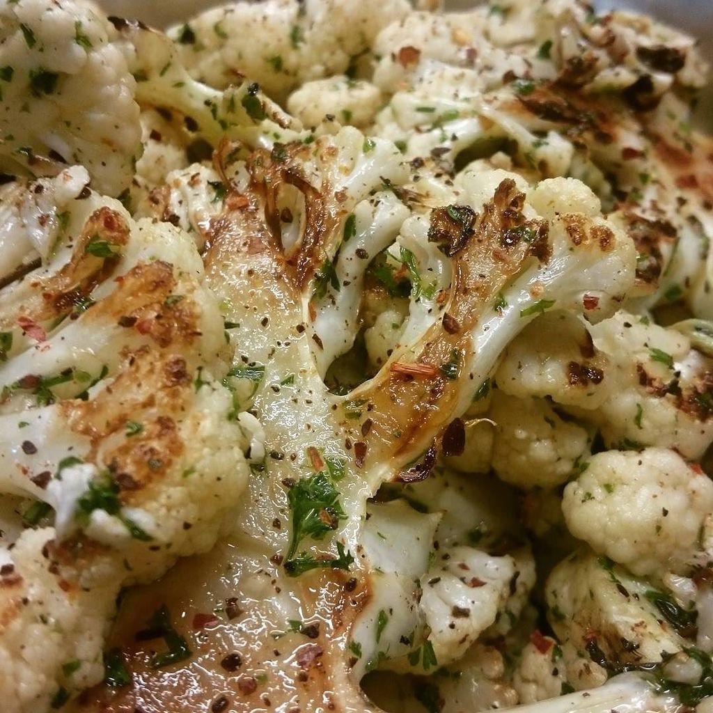 CliffordBarratt's tweet image. Lets go! Grilled cauliflower with fresh herbs, olive oil, garlic, ground cocoa nibs and red chilli flakes. #itslike…