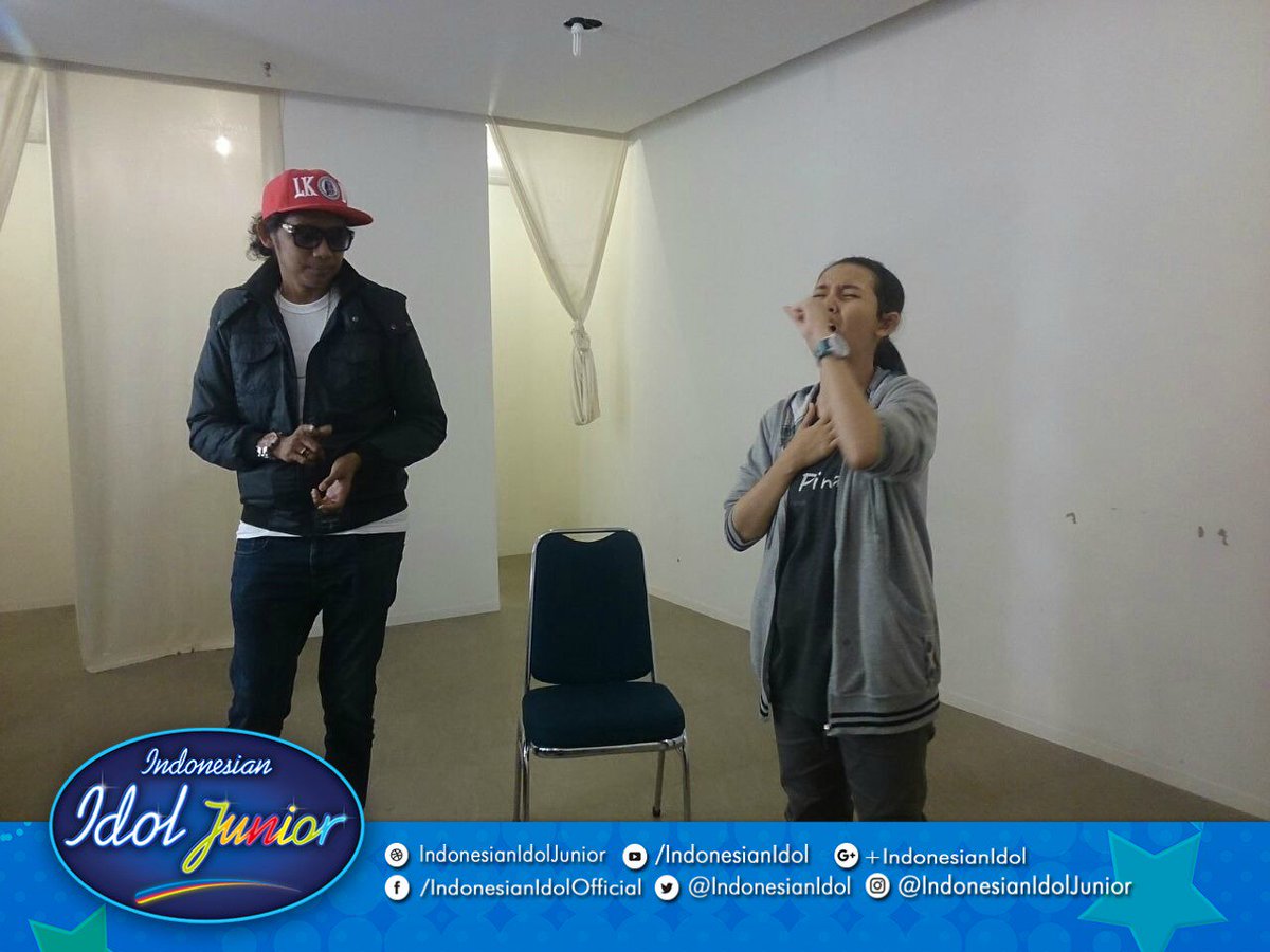 NaoraIdolJr's tweet photo. Hai teman-teman aku lagi latihan vokal nih :D #IdolJr2016 https://t.co/OMd4L21tjm