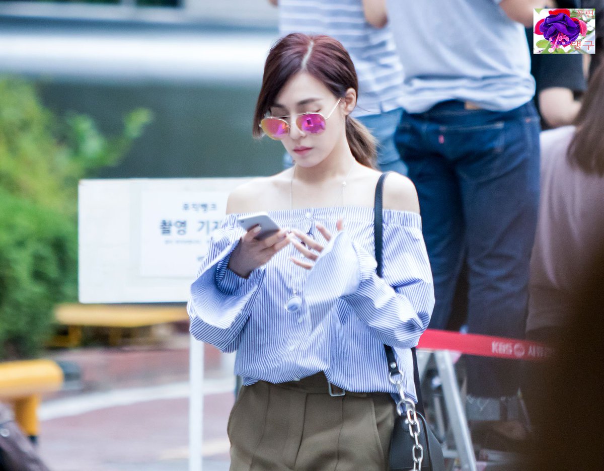 [PIC][01-07-2016]Tiffany xuất hiện tại tòa nhà KBS để quảng bá cho "SHUT UP" - Page 2 CxhmP2lXcAEeoeG