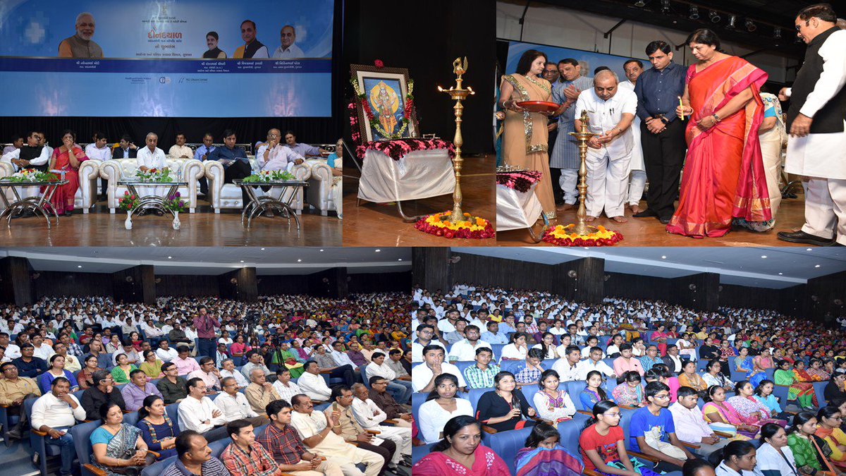 SSGHOSPITALVAD's tweet photo. INAUGURATION CEREMONY OF DEENDAYAL PRIME MINISTER JAN AUSHADHI STORE AT SSG HOSPITAL VADODARA ON 14TH NOVEMBER 2016 https://t.co/CjhnkGDPYb