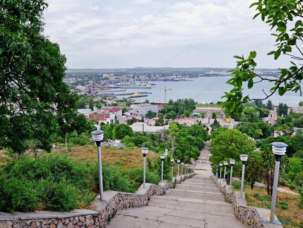 Керчь митридат мост. Керчь современная. Проект город керчь. Керчь вид с митридата. Митридатская лестница вид с моря.