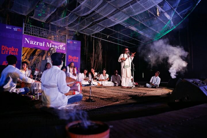 jatrik2016's tweet photo. Dhaka Lit Fest #Moments...
#DLF2016 #WorldLiterature #BooksAreBest https://t.co/jcDR3cwP5u