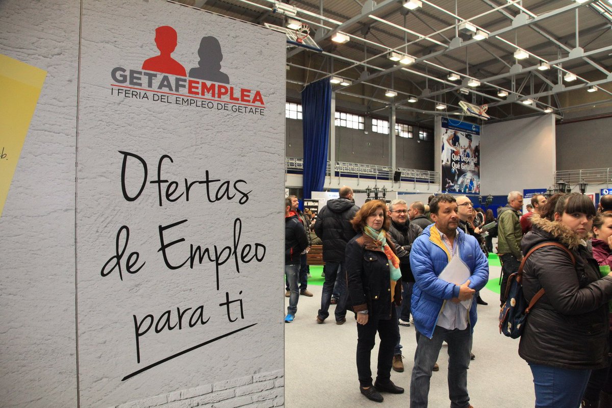 aytogetafe's tweet photo. Mucha afluencia de personas durante toda la mañana en @GETAFEMPLEA. Continuamos de forma ininterrumpida hasta las 19:00 h. ¡Ven y participa! https://t.co/PqNZnsgLZg