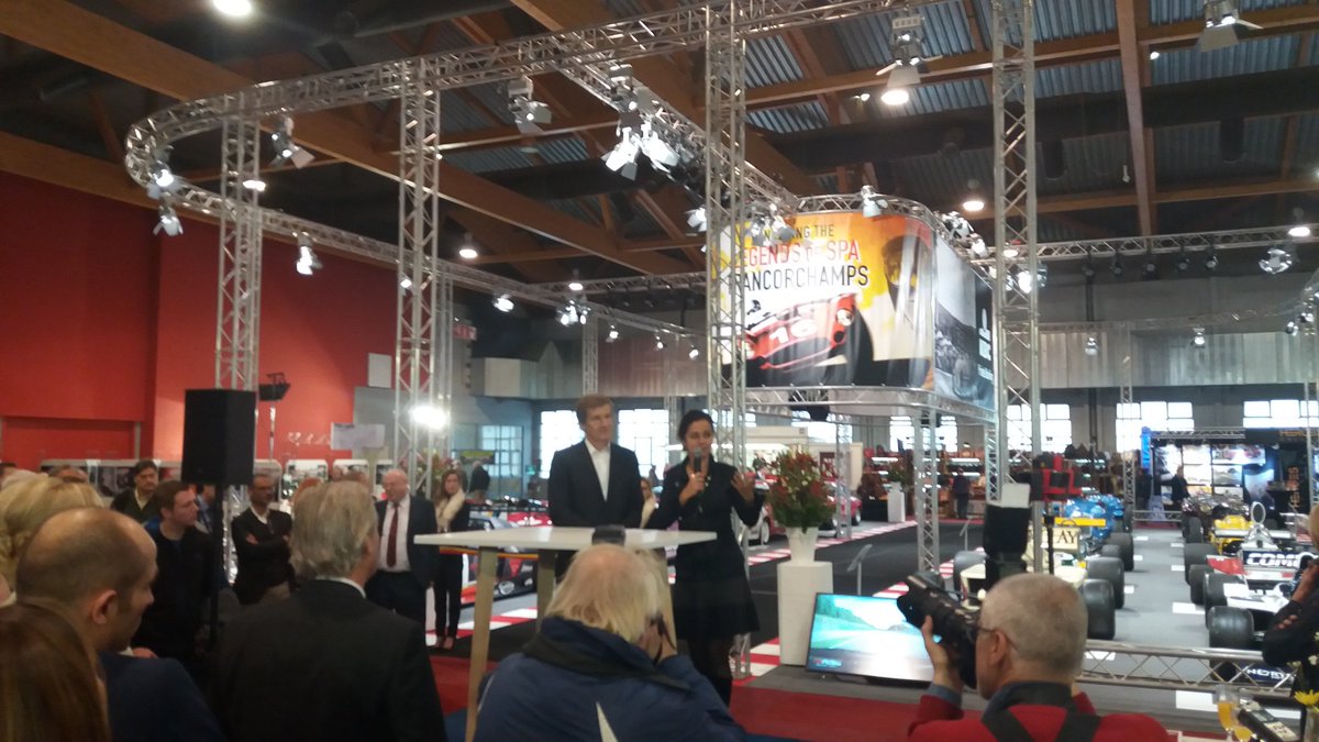 JanNagels's tweet photo. Oldtimerbeurs @interclassics Brussels mikt voor tweede editie op 20.000 bezoekers #Belga #ICB2016 https://t.co/t6GS3zr9ku