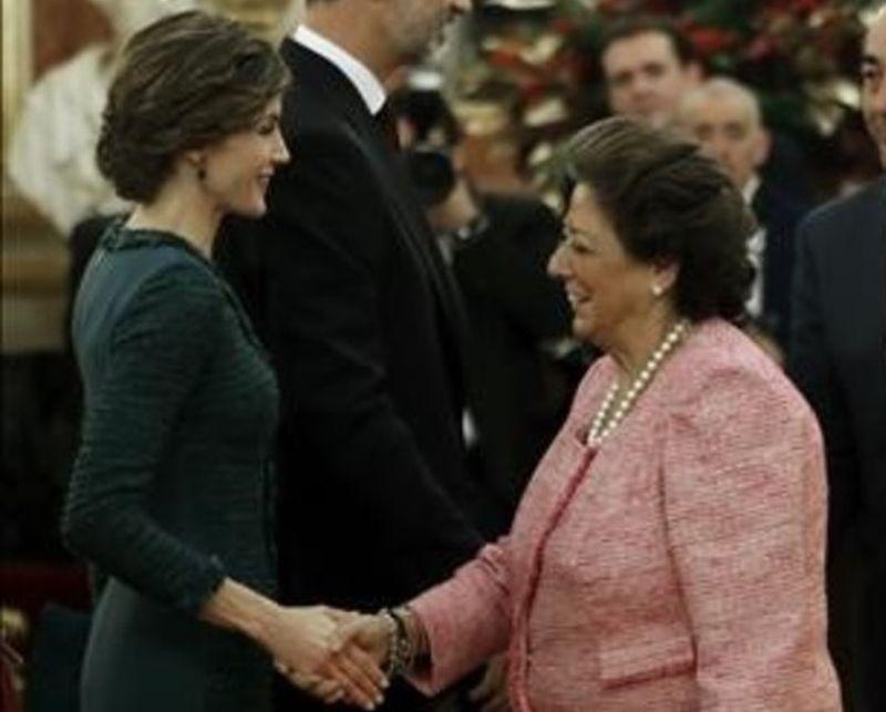 AgoraGaliza's tweet photo. Rita Barberá está imputada x ser umha máximas responsáveis P. Valencià da rede criminal chamada PP
Atualmente é senadora salário 7.000€ mês. https://t.co/kKx7aKEsJv