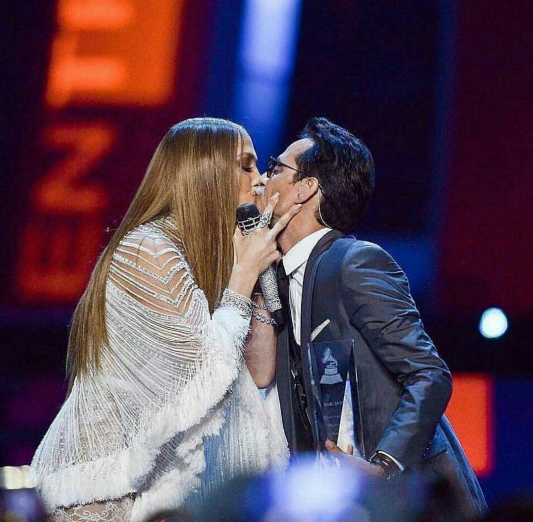 VeritoE's tweet photo. #YoTePrometoSer
quien despierte tus sueños cada día,
para hacerlos realidad.
#BuenViernes #FelizViernes
#JLo #MarcAntony https://t.co/LTQhmcN5nJ