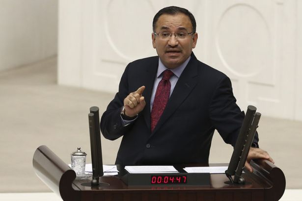 solhaberportalY's tweet photo. Bekir Bozdağ konuştukça battı: Tecavüzcüler için değil çocukla evlenenler için...
https://t.co/u6UgqPvvYI https://t.co/IemmyIIRER