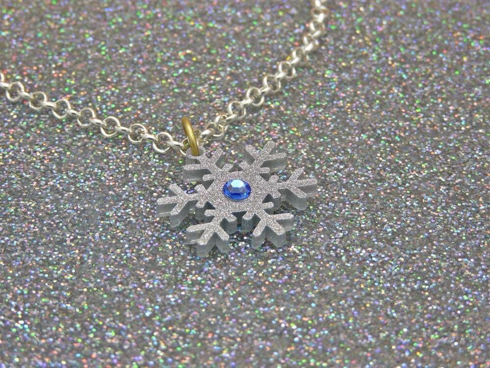 icedrainbow's tweet image. Let out your wintery sparkly side this season Snowy White or sparkly silver Snowflake Studs or hooks &amp;amp; necklaces icedrainbow.co.uk