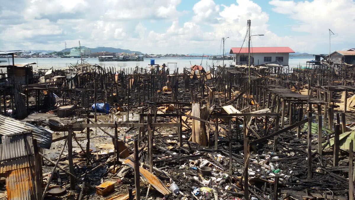 KDSM_PASKAL's tweet photo. Tragedi Kebakaran Kg Belimbang Berjasa,Pu BumBum.#KDSM #CSR #prihatin #kebajikan @tldm_rasmi @mawilla2 https://t.co/PHKc7wB5wX