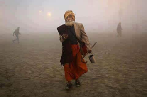 لەچەند و چونى دنیادا بە ضایع چوونى عومرم چەند!
خودایە بەس بەضایع چم ، بەحــەققى ذاتى بێچونت!"

محوى