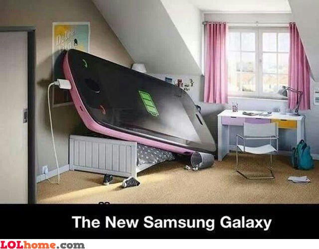 iReCall_App's tweet photo. #ItsFridayFun! Can you imagine end up having a phone this size ? https://t.co/Tv1RPHc5HQ