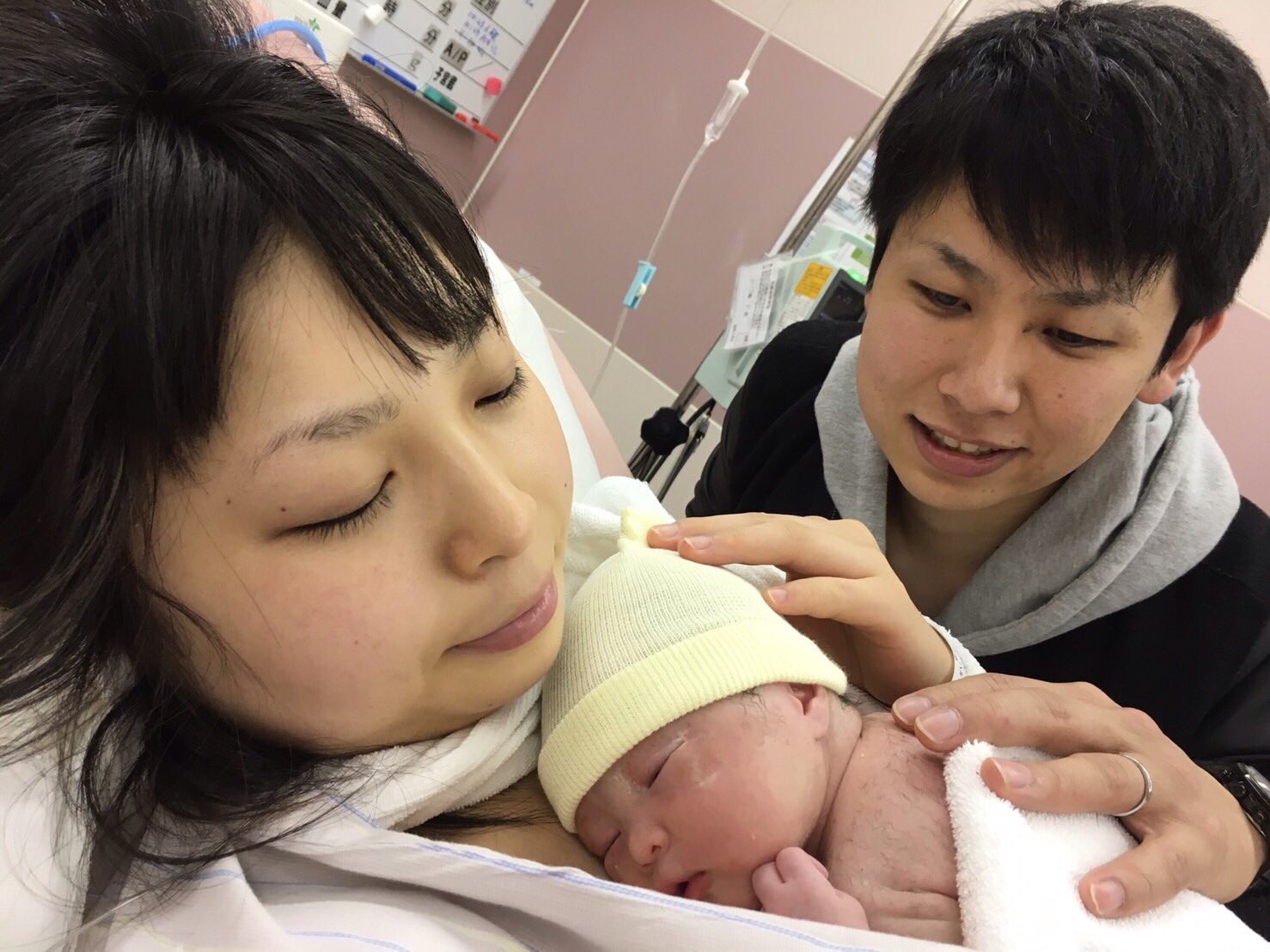 碇 何を隠そう去年の8月8日に結婚してて なでしこの澤穂希と同じ結婚記念日 そして本日子ども産まれましたー 名前は紗月です パパに似て けぶ可愛い T Co I5d7lb9zql Twitter 碇 何を隠そう去年の8月8日に結婚してて なでしこの澤穂希と同じ結婚記念日 そして本日子ども産まれましたー 名前は紗月です パパに似て けぶ可愛い T Co I5d7lb9zql Twitter