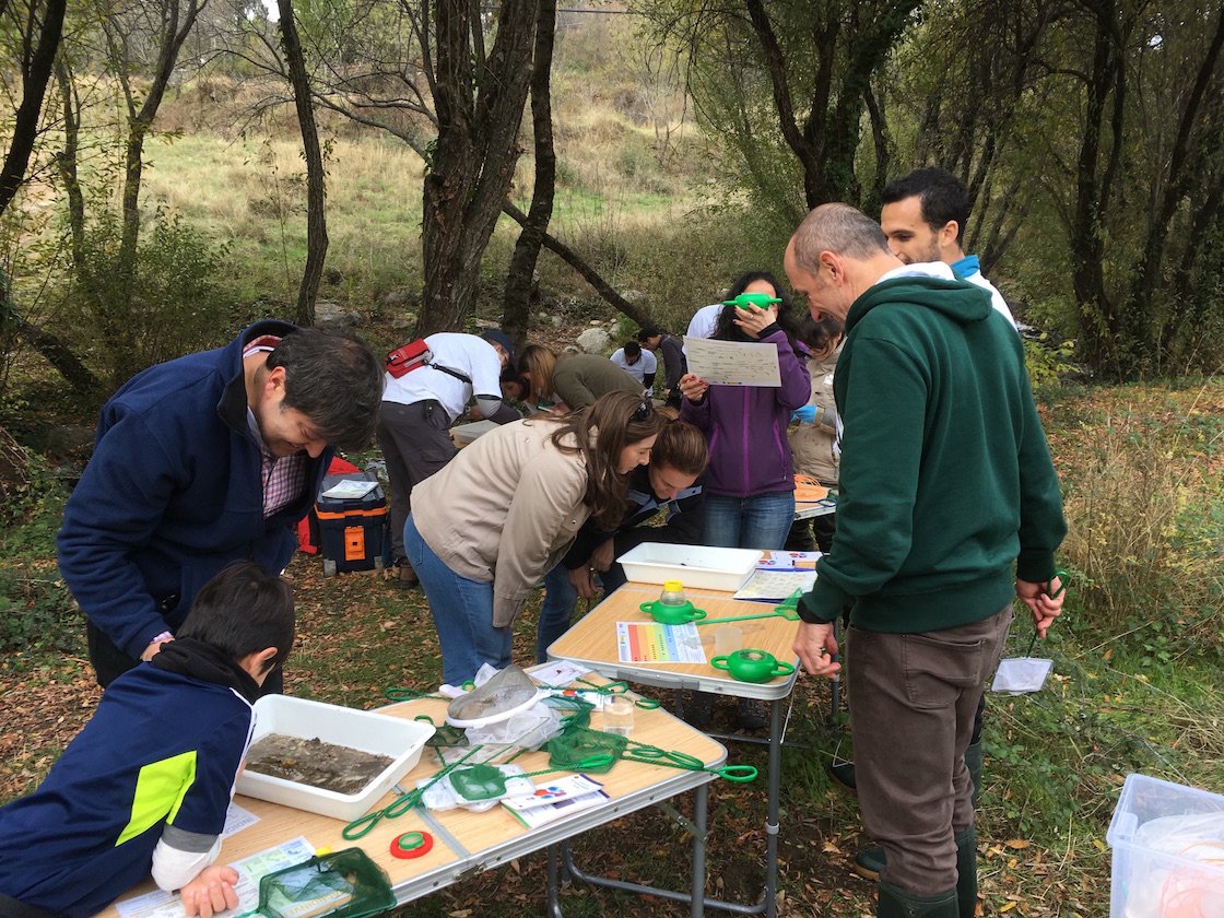 territoriosvivo's tweet photo. Voluntari@s de @GrupoTragsa, @InterxionSpain y @pfizer_spain con #proyectorios y con la huerta ecológica territoriana en #Miraflores https://t.co/ErXUoDrV6h