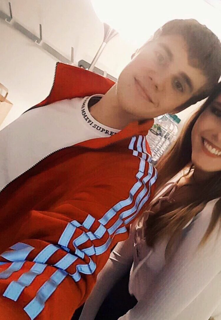 denixbieber's tweet photo. I'm voting for @justinbieber for artist of the year #AMAs https://t.co/FzVYRCzkSJ