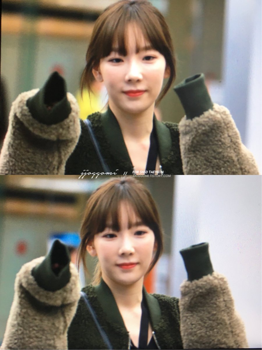 [PIC][18-11-2016]TaeYeon khởi hành đi Busan để tham dự buổi Fansign cho thương hiệu "Sword & Magic" vào hôm nay CxiOoIzWgAAZ3sR