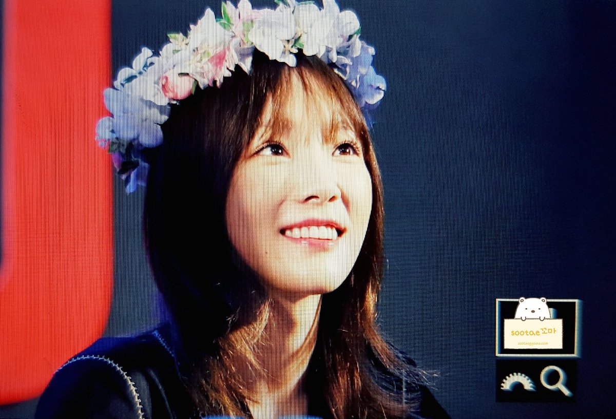 [PIC][18-11-2016]TaeYeon khởi hành đi Busan để tham dự buổi Fansign cho thương hiệu "Sword & Magic" vào hôm nay CxiP1klXgAYJwWd