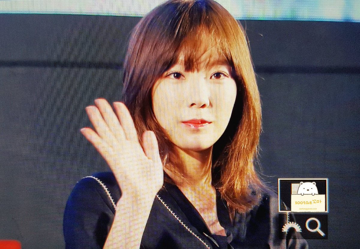 [PIC][18-11-2016]TaeYeon khởi hành đi Busan để tham dự buổi Fansign cho thương hiệu "Sword & Magic" vào hôm nay CxiPcZvXUAA83tZ