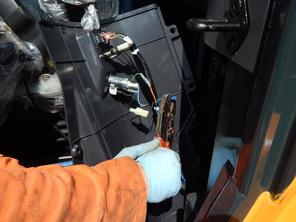 InterlubeUK's tweet photo. On duty 🙌 🙌The best way to end the week #FridayFeeling #Engineering #Lubrication #Autolube #AllOverUK https://t.co/pWYu12AFXb