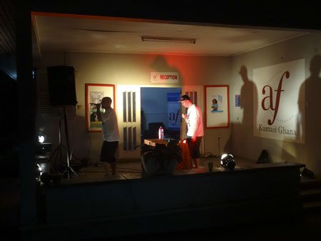 Excellent concert hier soir de Yoshi &amp; Faya Braz à l'Alliance française de Kumasi !
<a href="/AFKUMASI/">AFKUMASI</a> #beatbox #kumasi #hiphop #afumasi