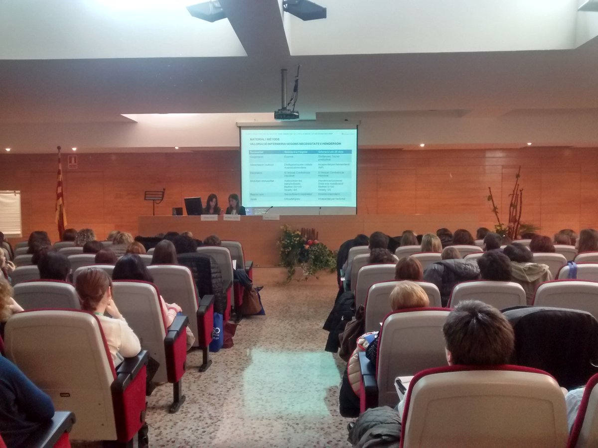 crusqui11's tweet photo. Ponències molt interessant a la primera part de la #jornadainfermeramedicinaias https://t.co/f6UaYAGrGN