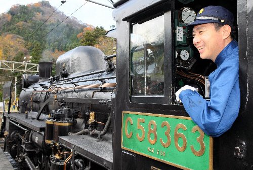 石破茂氏 前原誠司氏 二人の政治家が党に関係なくオタク同士で交流している写真がとても和む これがおっさん萌えというものか Togetter