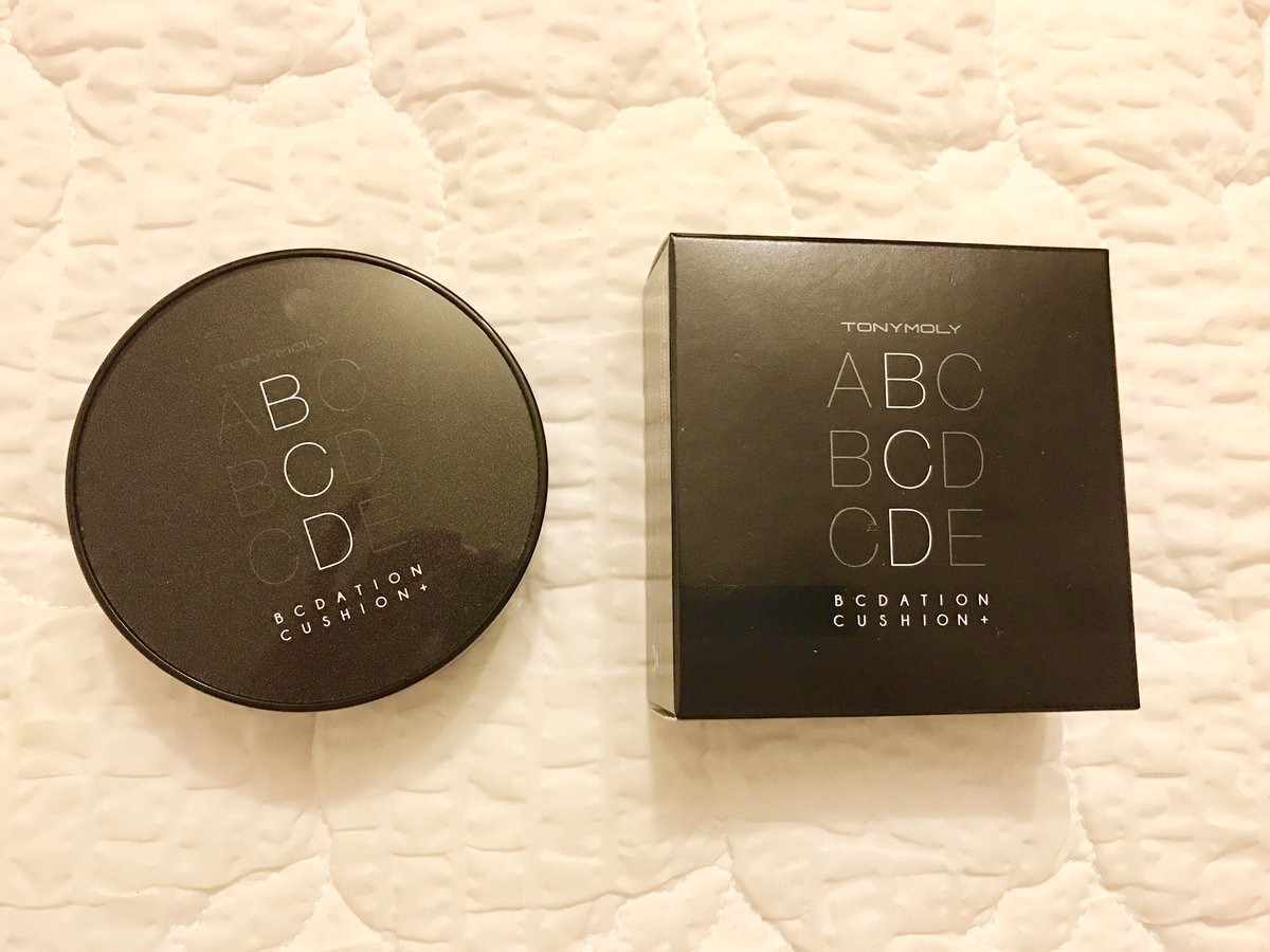 일요일까지 리트윗 하신분들 중 한분 뽑아서 #토니모리 비씨데이션 쿠션 플러스 (01 바닐라베이지)보내드릴께요.😊

평이 좋아서 한달전에 구입해서 한번 써봤는데 저에게 안맞아서 그후로 안쓰고 새거에요.쿠션본품과+리필 (퍼프새거)