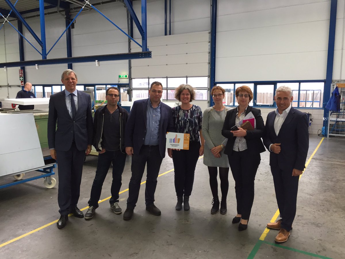 cornelis_visser's tweet photo. Mooie techniek bij bedrijfsbezoek aan Colpro #vroomshoop met @MarthaAbbema #dagvandeondernemer https://t.co/iYNVimoh5x