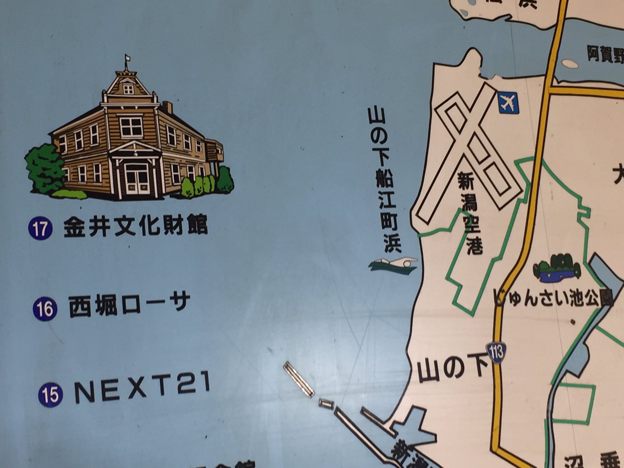 うたずき Dekky401にある新潟市の地図 謎なのがこれ 金井写真館てさ こういう名前だっけ 入館できる観光地だっけ いや見るだけにしてもさ 建物前に 撮影禁止 って看板あるよね 数ある新潟名所のなかで 貴重な イラスト化されてるの 何でだろ