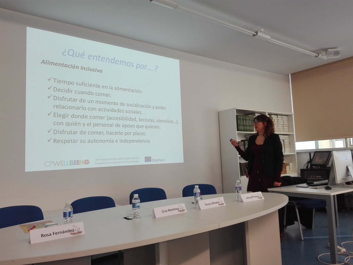 FlashDietProjec's tweet photo. #takeaflash Rosa Fernández presentando el proyecto CPWELLBEING https://t.co/yDYRq7lluF