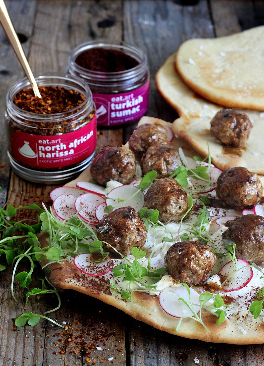 Flatbread with Harissa–spiced Lamb Kofta and Sumac #exoticspices  #gourmetsalts eatartblog.com/2016/11/18/fla…