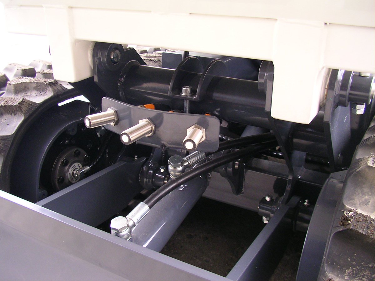 Operval_srl's tweet image. #DumperPL10 rallenta la traslazione al rilevamento di un ostacolo e ferma automaticamente quando la distanza è di 30 cm #Sensori #Ultrasuoni