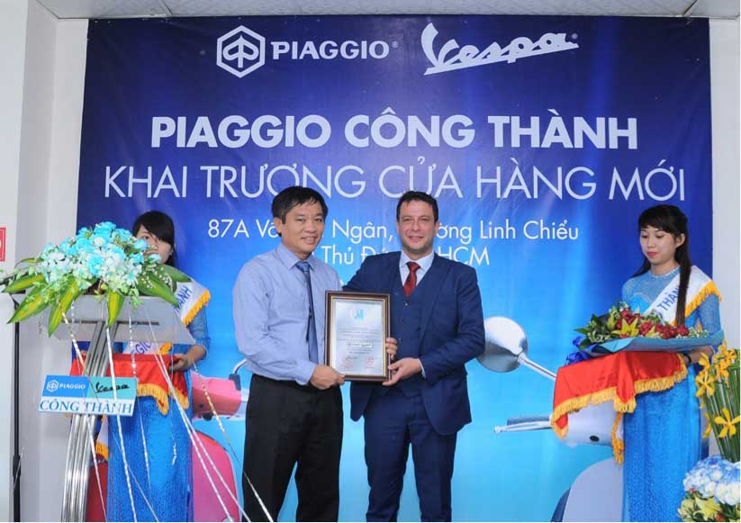 gaepignataro's tweet photo. Gaetano Pignataro at Piaggio Cong Thanh Opening in Ho Chi Minh City
Piaggio Vietnam
3S MỚI TẠI TP.HCM
12/08/2015
Công Thành
Piaggio Việt Nam https://t.co/zT4yyZOR82
