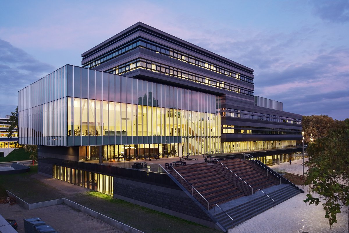 architectenweb's tweet photo. Op de Brightlands Chemelot Campus in Geleen is het Centre Court geopend: https://t.co/1VEnoGTsSi @EHA_Ector https://t.co/aSrMjFHXSB