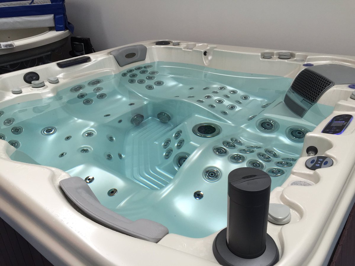 Total_Pools's tweet image. We are selling all our showroom stock including this tub below for £5,750 normal RRP £15,175 Get in touch first come first served