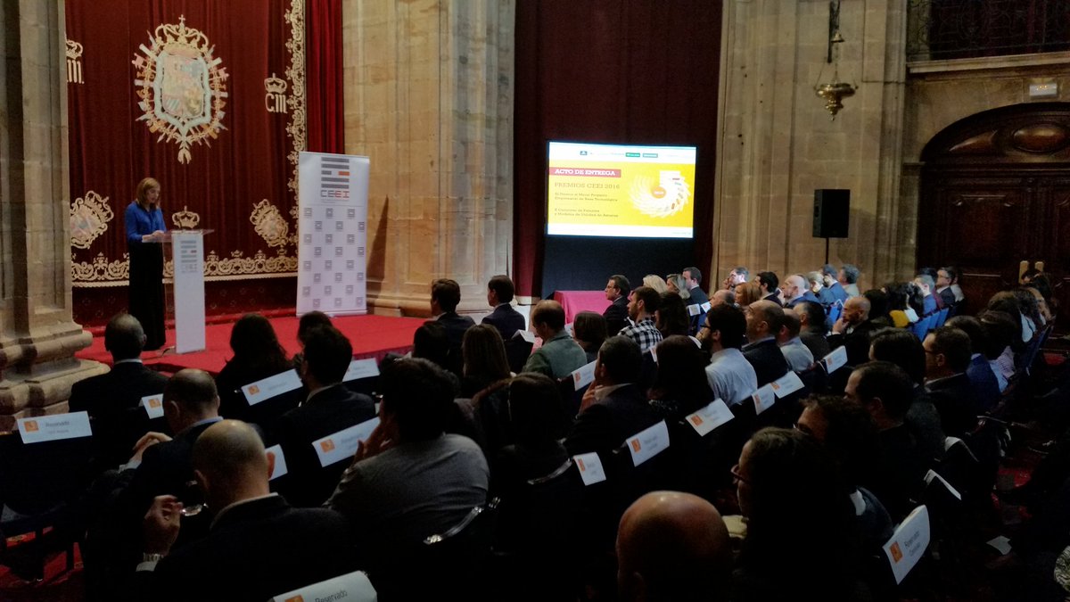 parrondo_rob's tweet photo. Acto de entrega de los #premiosceei2016. Q nervios!! @idepasturias @infoCaixa #bsabadell @CRASTURIAS @Liberbank @Prodintec @garrigues_es https://t.co/uRnDonDK56