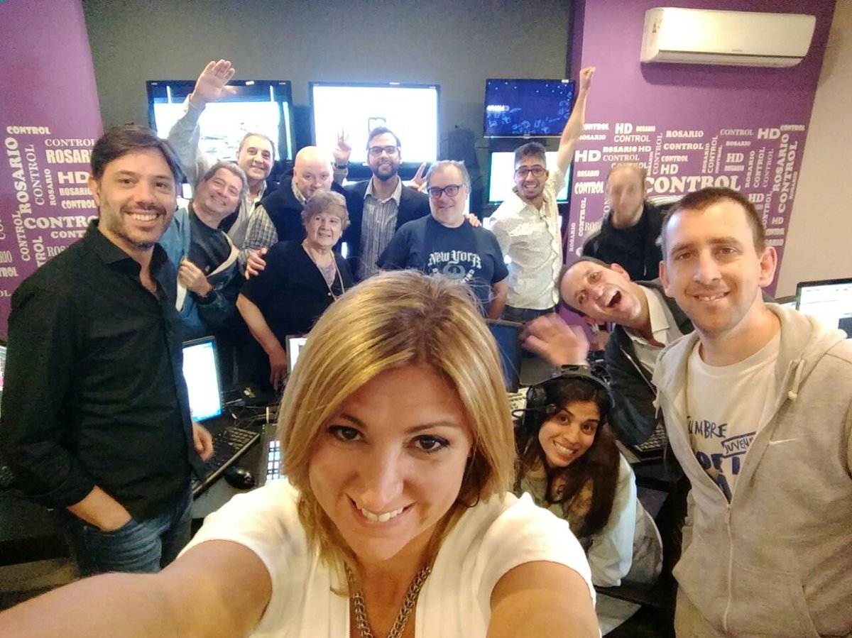 teleferosario's tweet photo. El equipo de #RosarioDirecto, delante y detrás de cámara, se suma al festejo🎉 ¡#FelizCumpleCanal5! 😀😀😀 https://t.co/SDALag2jTC