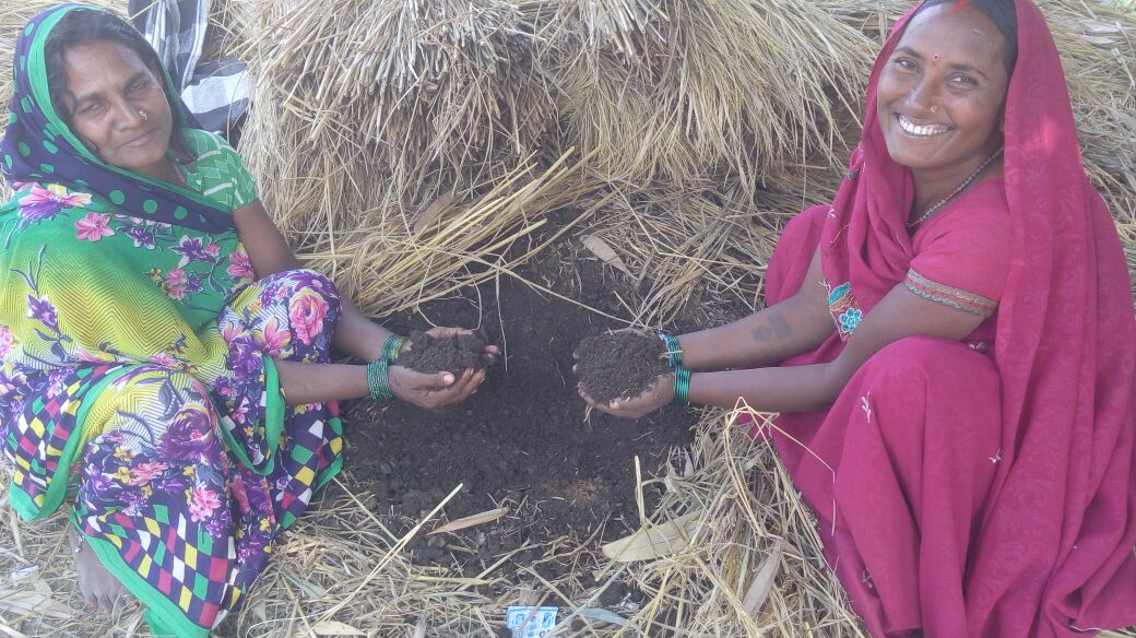 RGMVP's tweet photo. Compost prepared by them is precious and is preserved under cover of paddy straw before use @RGMVP #18DaysCompost #ClimateChangeMitigation https://t.co/mbPLdMIXm4