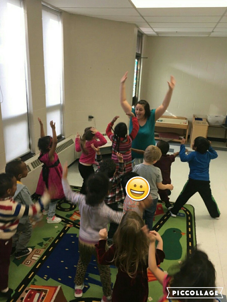 MmeMulholland's tweet photo. B: Nous apprenons à épeler des mots fréquents en utilisant notre corps #fullbodylearning https://t.co/CnJUYbTz6j