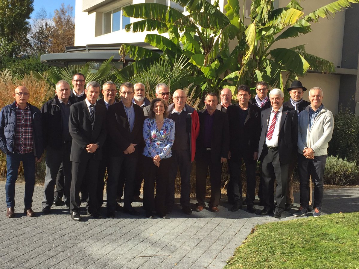 A_E_A_E_E's tweet photo. Réunion des elus agents de l'#AEAEE avec #GRDF le jeudi 17 novembre 2016 à Clermont-Ferrand.#GNV @CARLIERPatrick2 https://t.co/Ukbm6YV6il