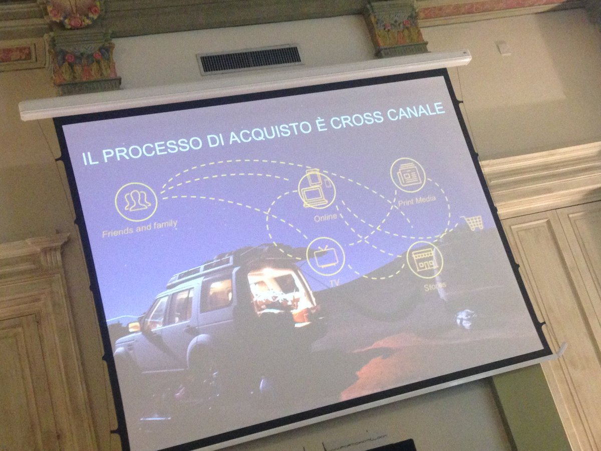 enricnub's tweet photo. Storytelling mettiamo il cliente al centro ma contento sarà il prodotto moltiplica  la sua presenza con il contesto ! #knowdata16 https://t.co/ADiSLgf4n0